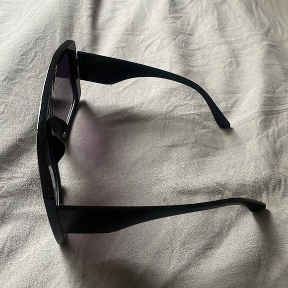 - UNISEX BLACK Oversized Square  FASHION FORWARD Flat Top Sunglasses For BADDIES main image 5